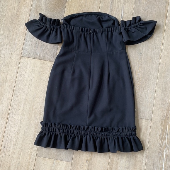 Black ruffle off the shoulder dress - Picture 2 of 4